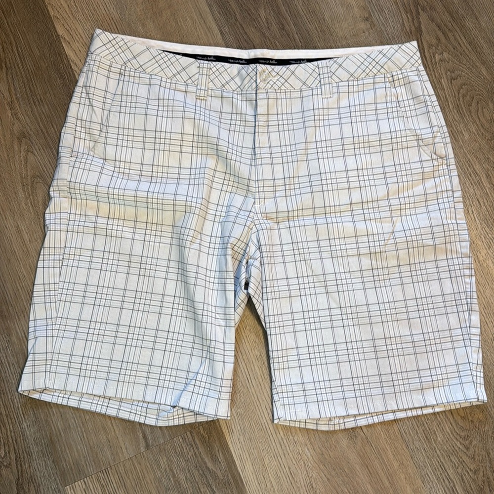 Travis Mathew plaid golf shorts, white/gray, size 38